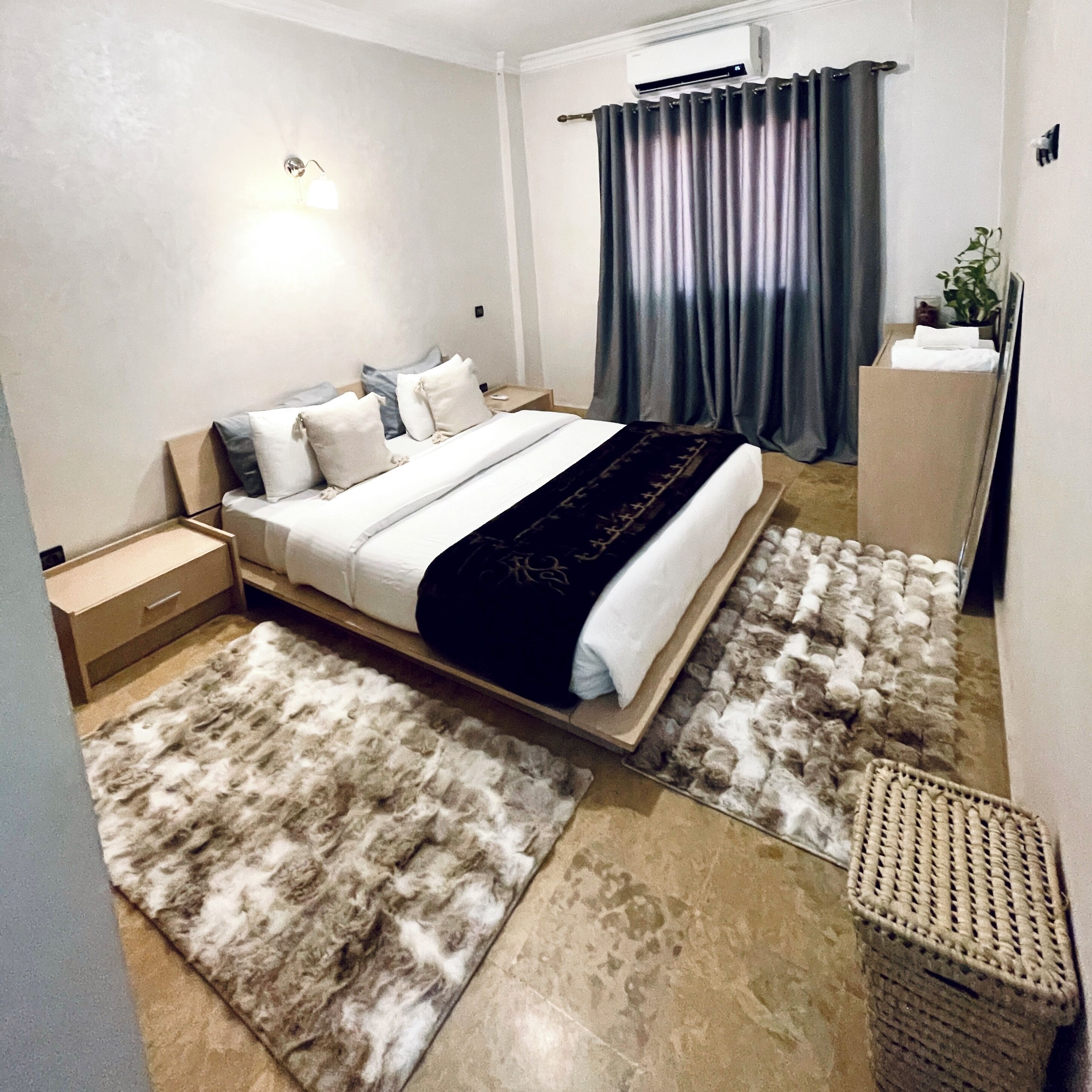 Ferros/tábuas de passar roupa, Wi-Fi, roupa de cama