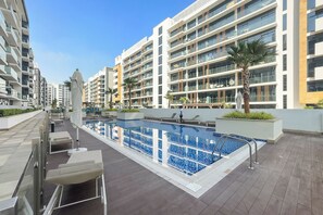 Outdoor pool - Stylish Studio with Garden Views (Dubai)