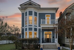 Exterior - Savannah Getaway | Private Pool & Walkability to Everything by Lucky Savannah (Savannah)