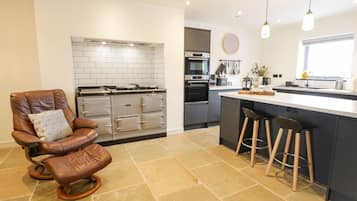 Mesin pencuci piring dan peralatan masak/sendok-piring