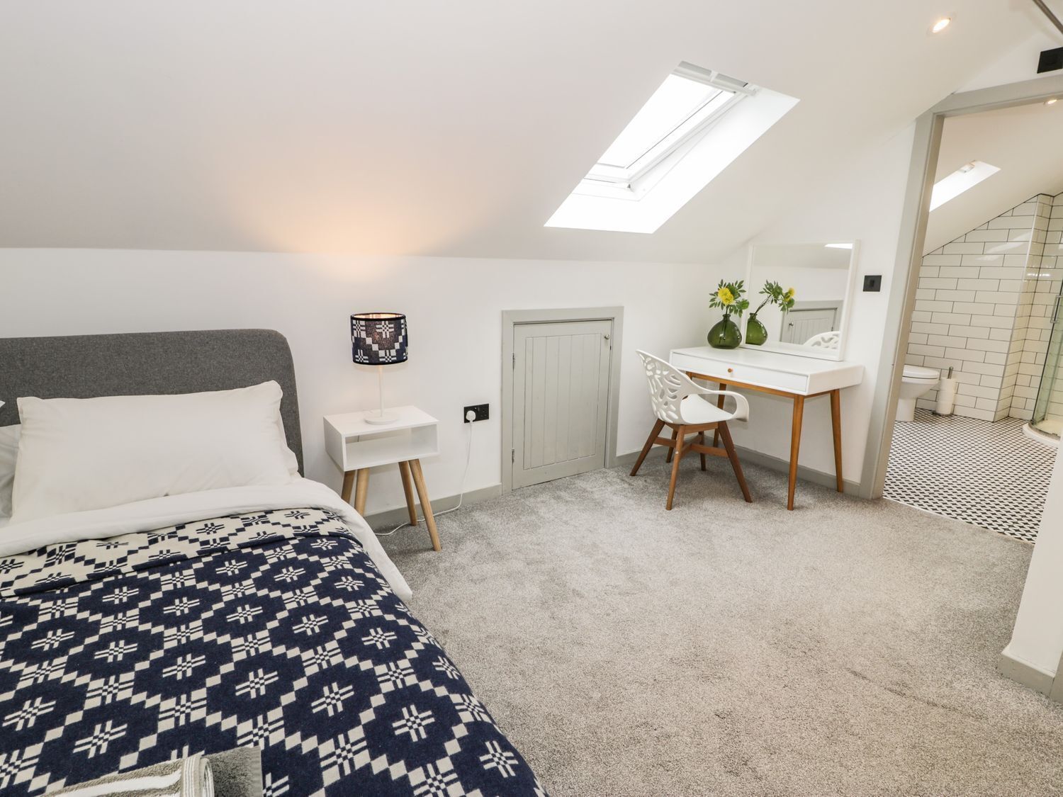 5 bedrooms, individually decorated, individually furnished, free WiFi