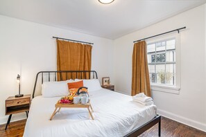 Iron/ironing board, travel crib, free WiFi, bed sheets - Flow - Sleeps 8 - Mins to Broadway and Germantown (Nashville)