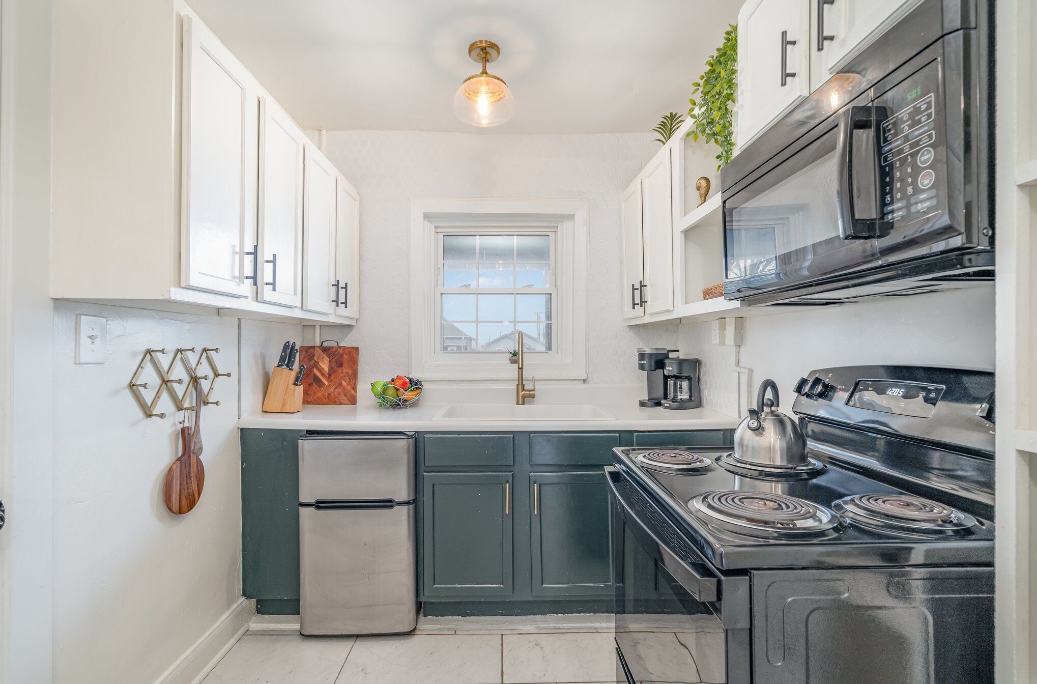 Microwave, oven, stovetop, coffee/tea maker