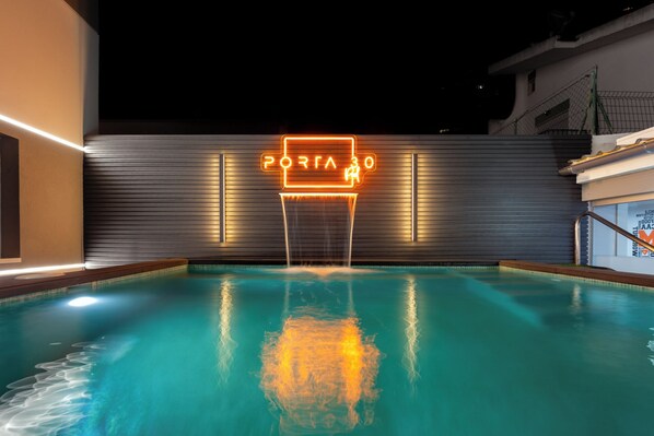 Outdoor pool, open 8:00 AM to 10:00 PM, pool umbrellas, sun loungers - Porta 30 (Oeiras)