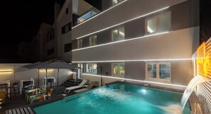 Outdoor pool, open 8:00 AM to 10:00 PM, pool umbrellas, sun loungers - Porta 30 (Oeiras)