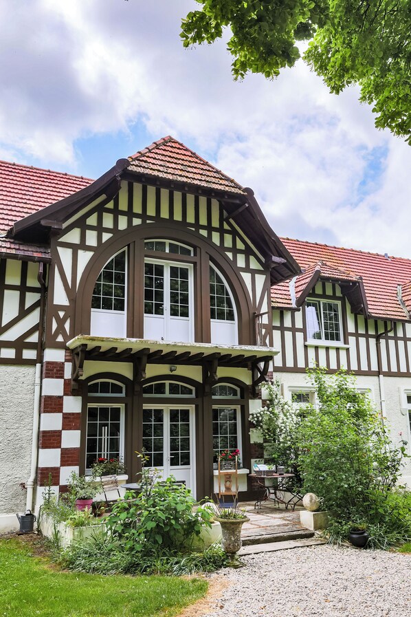 المنشأة من الخارج