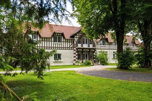 المنشأة من الخارج