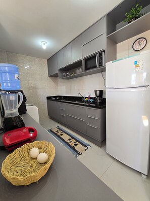 Private kitchen - Wonderful apartment near the sea. (João Pessoa)