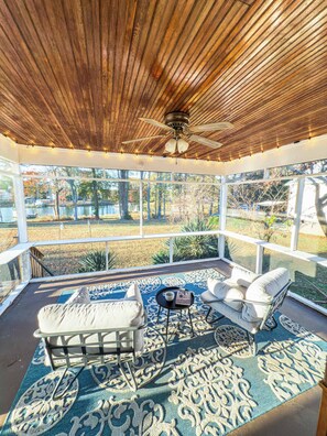 Terrace/patio - Waterfront w Private Dock Firepit Bunk Room (Montross)