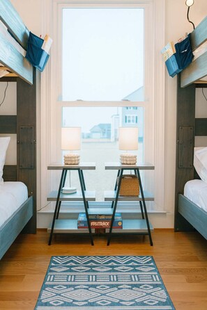 Bügeleisen/Bügelbrett, Reisekinderbett, WLAN, Bettwäsche