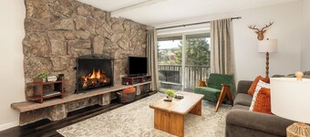 Spacious and NEW 2 bedroom, river views and walk to downtown