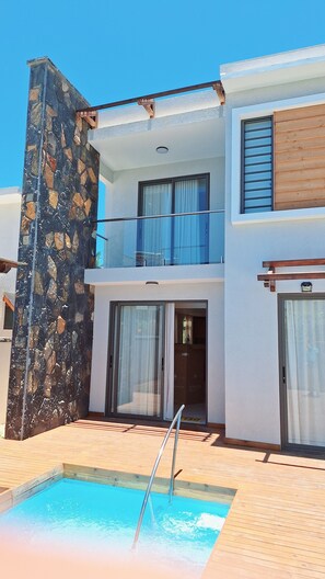 Outdoor pool - Private villa in pereybere 
4 bedroom and 4 bathroom with private pool (Grand Baie)
