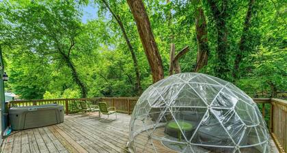 Creekside Cabin W/ Pool Access • Private Hot Tub • Near Thunder Ridge • Sleeps 4