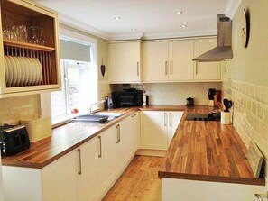 Private kitchen - Four Woodside, ideal base to explore the Isle of Jura (Craighouse)