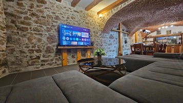 House (Five Bedroom Holiday Home with Privat) | Living room | 32-inch flat-screen TV with digital channels
