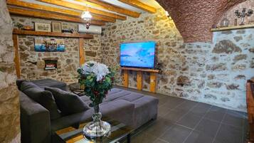 House (Five Bedroom Holiday Home with Privat) | Living room | 32-inch flat-screen TV with digital channels