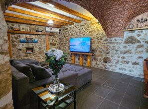 House (Five Bedroom Holiday Home with Privat) | Living room | 32-inch flat-screen TV with digital channels - Lisko Vacation House (Vinodol)