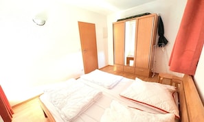 2 bedrooms, WiFi - Fewo Seelenfrieden 5 - small apartment with terrace - Cozy vacation apartment (Alt Reddevitz)
