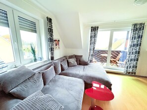 Fernseher, DVD-Player, Stereoanlage