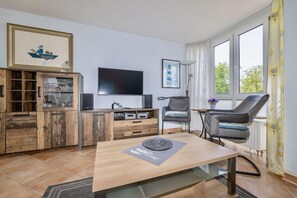 Fernseher, DVD-Player, Stereoanlage