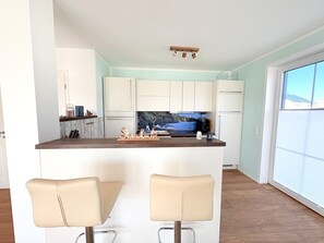 Fridge, microwave, oven, stovetop - Vacation home Heimathafen - a dream with garden - Holiday home Heimathafen - Relax (Dranske)