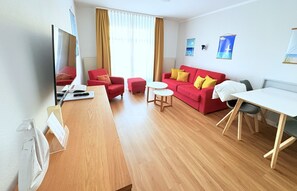 TV, stereo - Apartment 4 in Haus Hühnergott - family-friendly island bunkhouse - apartment 4 (Sellin)