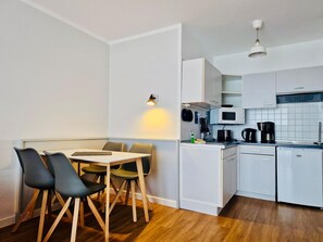 Dining - Apartment 4 in Haus Hühnergott - family-friendly island bunkhouse - apartment 4 (Sellin)