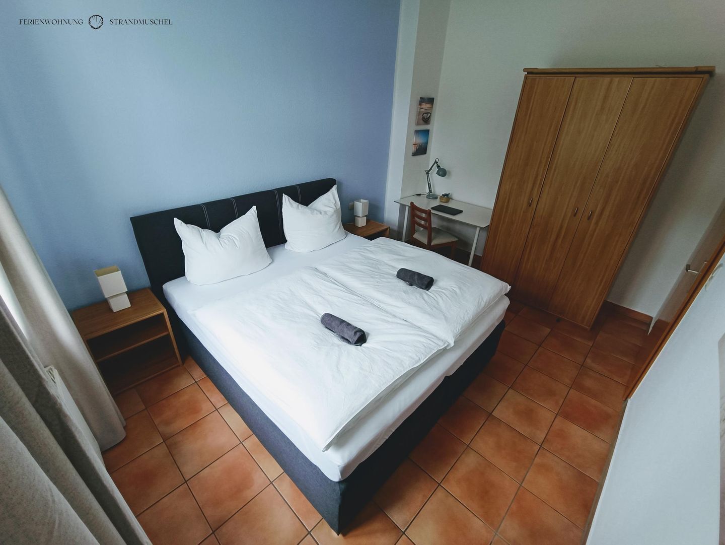 2 bedrooms, desk, WiFi