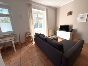 TV, DVD player, stereo - Vacation apartment Strandmuschel- close to the beach, with balcony - Strandmuschel - Quiet (Breege-Juliusruh)