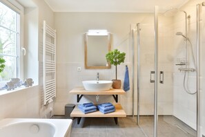 Shower - Vacation home Hygge - Nordic flair in a top location - 5* Holiday home Hygge - (Wiek)