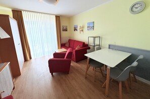 TV, stereo - Apartment 12 in Haus Hühnergott - top location for families - Holiday apartment 12 - (Sellin)