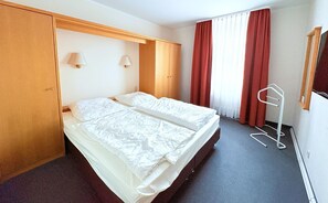 2 bedrooms, iron/ironing board, WiFi - Apartment 2 in Haus Hühnergott - top location, with elevator - Apartment 2 Sellin - (Sellin)