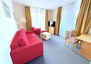 TV, stereo - Apartment 2 in Haus Hühnergott - top location, with elevator - Apartment 2 Sellin - (Sellin)