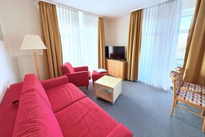 TV, stereo - Apartment 2 in Haus Hühnergott - top location, with elevator - Apartment 2 Sellin - (Sellin)