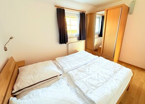 3 bedrooms, WiFi - Apartment Seelenfrieden 4 - Balcony, view, 2 bedrooms - Your vacation home: Two (Alt Reddevitz)