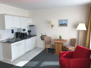 Interior - Apartment 16 in Haus Hühnergott - small, convenient, centrally located - vacation apartment (Sellin)