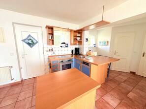 Fridge, microwave, oven, stovetop - Vacation apartment Soling ideal for couples, water view - Soling - Your retreat on the (Alt Reddevitz)