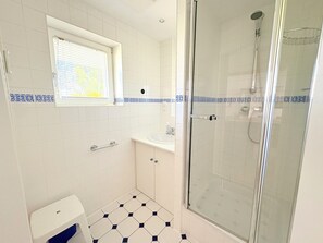 Shower, hair dryer - Vacation apartment Soling ideal for couples, water view - Soling - Your retreat on the (Alt Reddevitz)