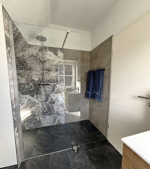 Shower, hair dryer - Vacation apartment Kajüte 2 - close to the harbor, with balcony - Fully equipped (Poseritz)
