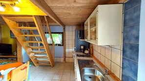 Fridge, microwave, stovetop, coffee/tea maker - Vacation home Julchen - in the garden, with barbecue area and carport - Holiday home Julchen: (Samtens)