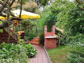 Property grounds - Vacation home Julchen - in the garden, with barbecue area and carport - Holiday home Julchen: (Samtens)