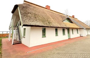Exterior - Apartment Nele 1 - with terrace and water view - Apartment Nele 1 - for 4 (Wiek)