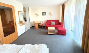TV, stereo - Apartment 1 in Haus Hühnergott - close to the beach, ideal for Zeei - vacation apartment (Sellin)