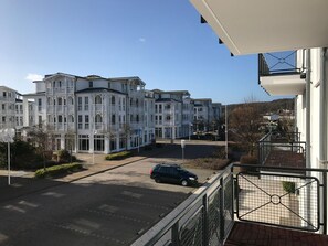 Property grounds - Apartment 1 in Haus Hühnergott - close to the beach, ideal for Zeei - vacation apartment (Sellin)