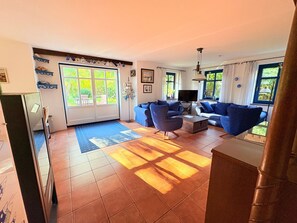 TV, stereo - Vacation home Arkona - large garden, barbecue, secluded - Holiday home Arkona - (Putgarten)