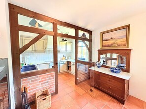 Fridge, microwave, oven, stovetop - Vacation home Arkona - large garden, barbecue, secluded - Holiday home Arkona - (Putgarten)