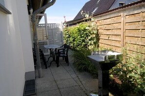 Unclassified image, 5 of 18, button