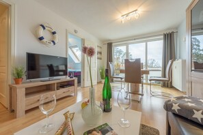 TV - Lebensart apartment - in a prime location, with underground parking and balcony - Lebensart - Modern, bright & (Baabe)