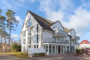 Exterior - Lebensart apartment - in a prime location, with underground parking and balcony - Lebensart - Modern, bright & (Baabe)