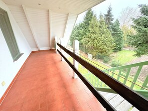 Property grounds - Apartment Nele 3 with balcony directly on the Wieker Bodden - Apartment Nele 3 - for 4 (Wiek)